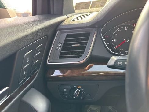 Used 2020 Audi Q5 2.0T Premium w/ Convenience Package AWD/4WD image 22