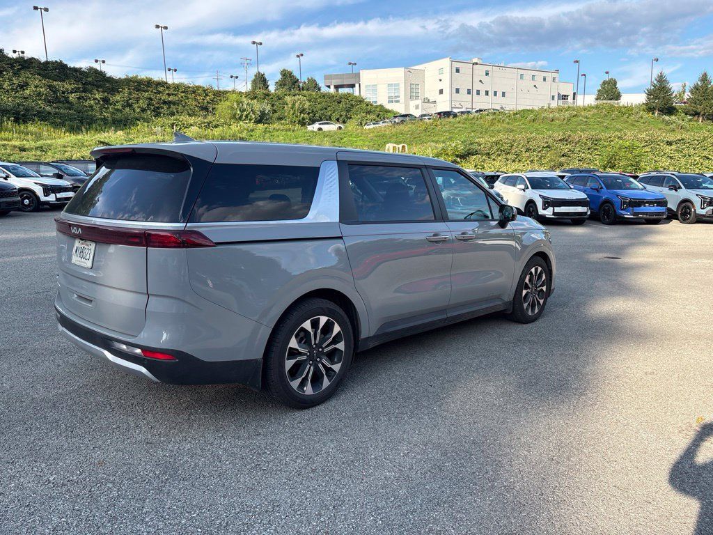 Certified 2024 Kia Carnival EX FWD image 7