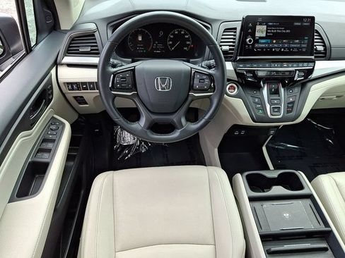 Used 2025 Honda Odyssey EX-L image 13