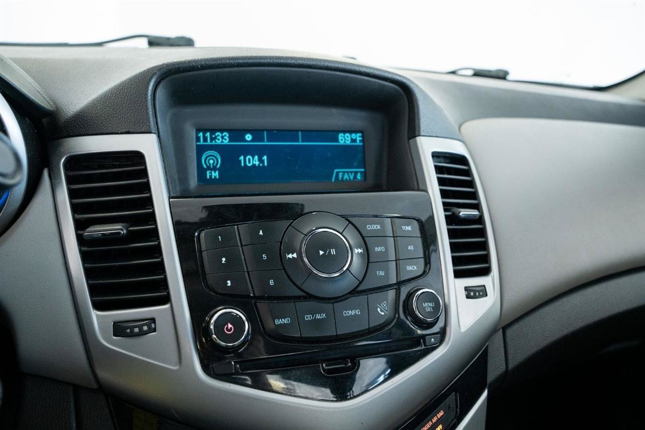 Used 2015 Chevrolet Cruze LS FWD image 17