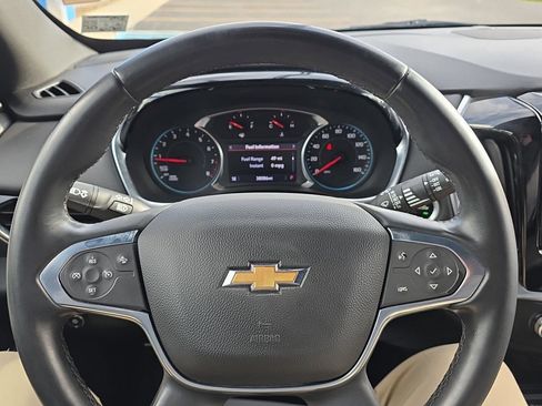 Used 2023 Chevrolet Traverse LT image 13