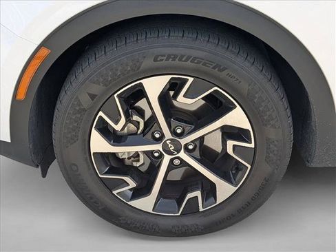 Used 2025 Kia Sportage EX FWD image 10