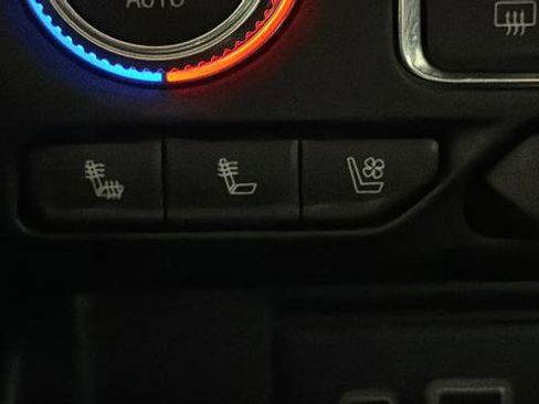 Used 2023 GMC Yukon XL SLT w/ SLT Premium Package image 32