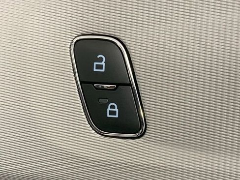 Used 2025 Ford Explorer Active image 37