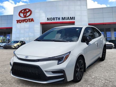 Used 2025 Toyota Corolla SE image 2