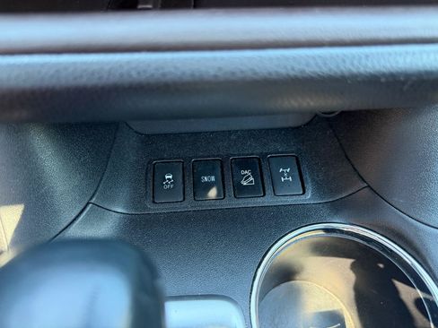 Used 2019 Toyota Highlander XLE AWD/4WD image 16