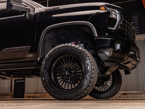 Used 2024 Chevrolet Silverado 2500 High Country w/ High Country Premium Package image 16