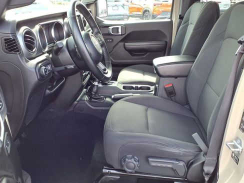 Used 2022 Jeep Gladiator Sport AWD/4WD image 7