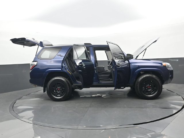 Used 2018 Toyota 4Runner TRD Off-Road AWD/4WD image 30