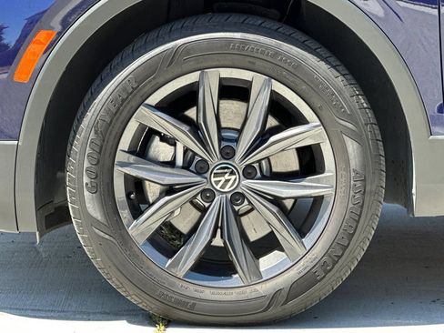 Used 2022 Volkswagen Tiguan SE w/ Panoramic Sunroof Package AWD/4WD image 26