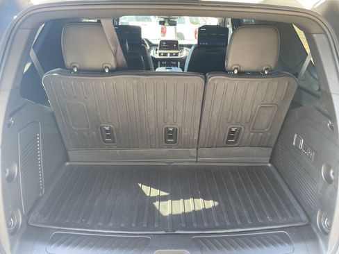 Used 2024 GMC Yukon SLT w/ SLT Luxury Package image 36