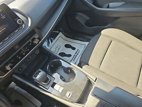 Used 2024 Nissan Rogue S FWD image 28