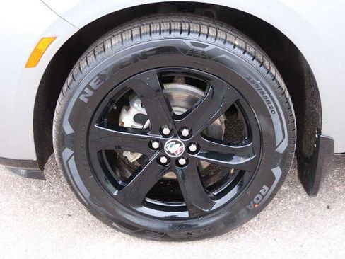 Used 2023 Buick Enclave Essence image 14