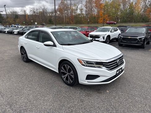 Used 2021 Volkswagen Passat 2.0T SE image 10