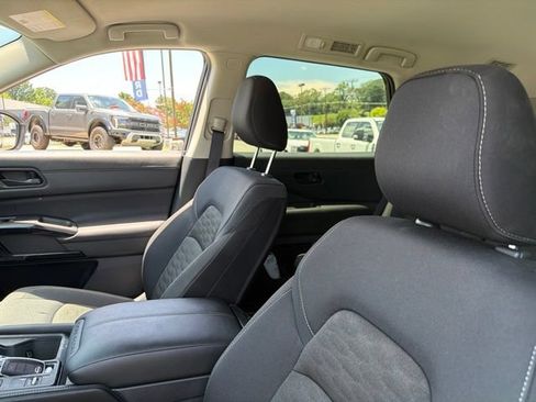Used 2025 Nissan Pathfinder S FWD image 13