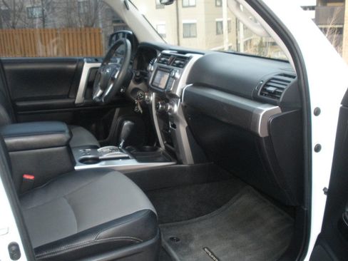 Used 2016 Toyota 4Runner SR5 Premium image 32