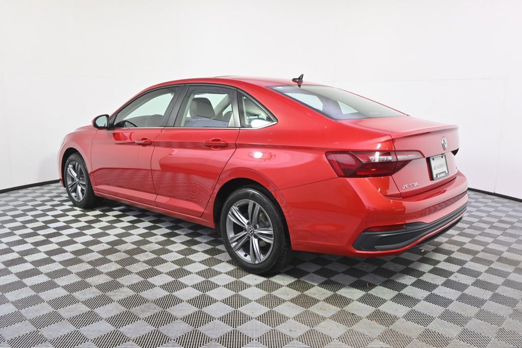Used 2023 Volkswagen Jetta SE w/ Panoramic Sunroof Package FWD image 3