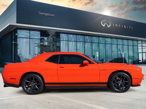 Used 2020 Dodge Challenger SXT w/ Plus Package image 4