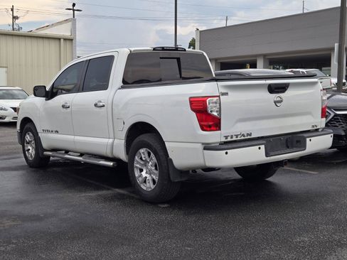 Used 2018 Nissan Titan SV w/ SV Convenience Package RWD image 6