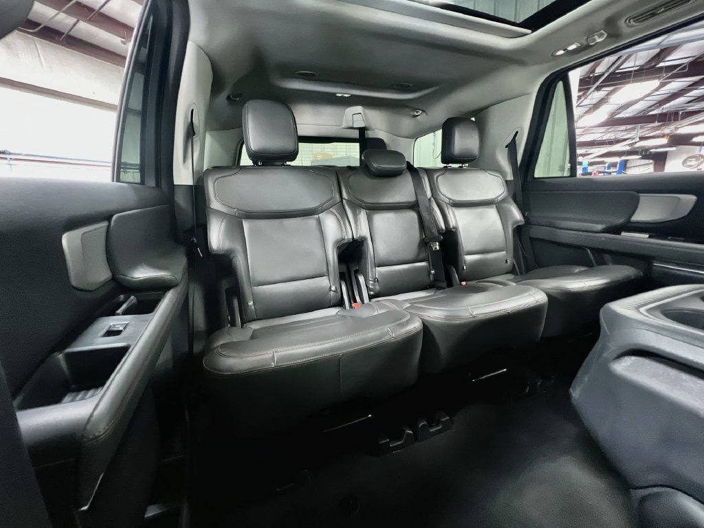 Used 2025 Ford Expedition Active AWD/4WD image 23