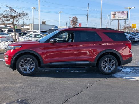 Used 2024 Ford Explorer XLT w/ Equipment Group 202A image 5