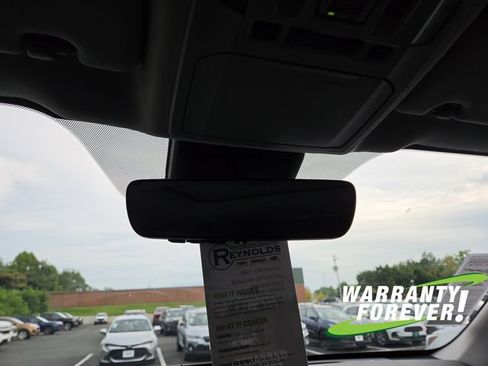 Used 2021 Toyota Highlander XLE AWD/4WD image 12