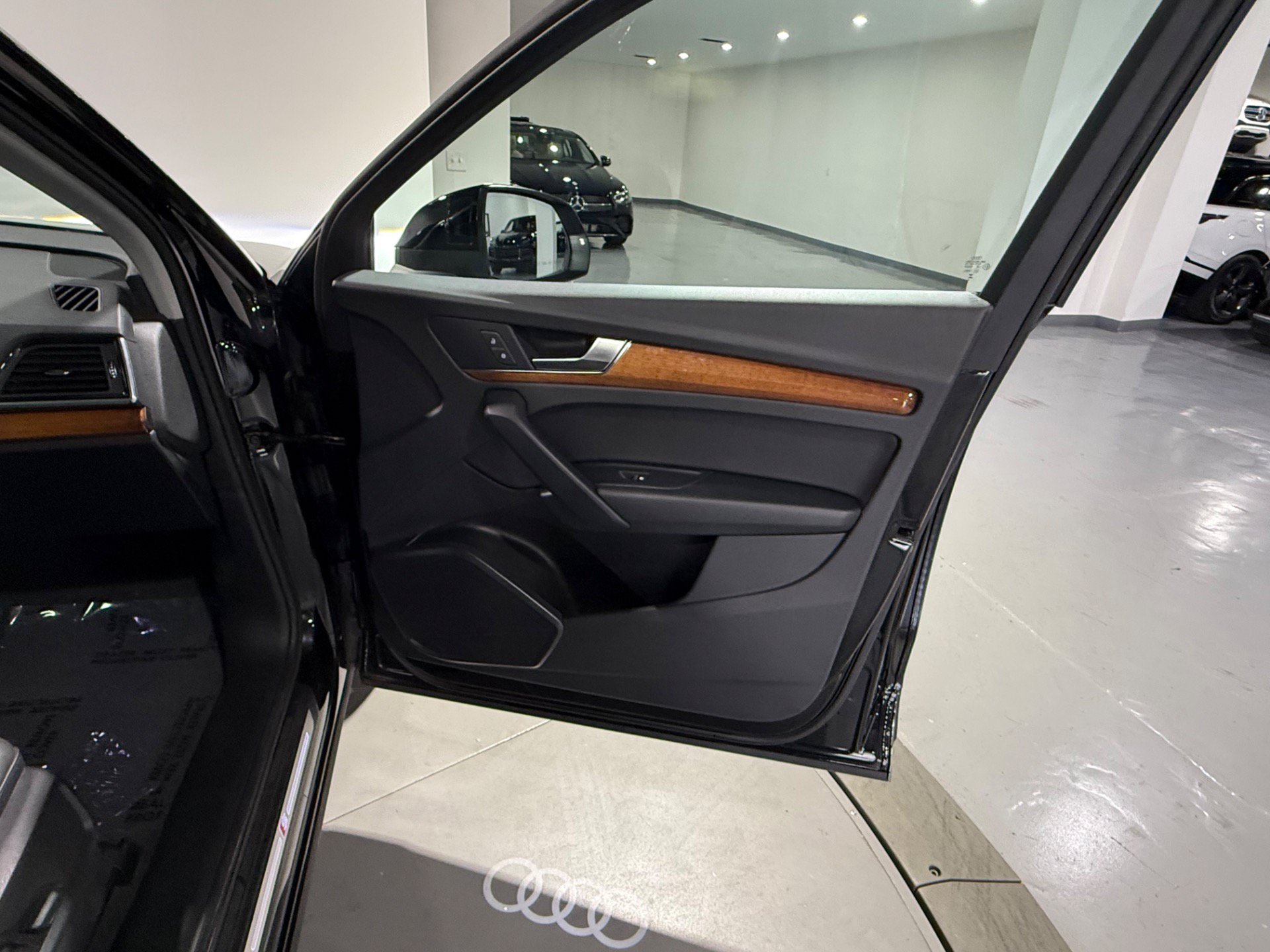 Used 2023 Audi Q5 2.0T Premium w/ Convenience Package AWD/4WD image 34