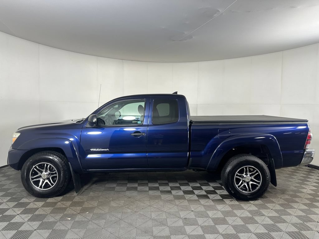Used 2012 Toyota Tacoma 4x4 Access Cab V6 w/ SR5 Pkg image 2