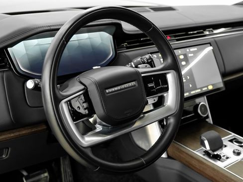 Used 2023 Land Rover Range Rover Autobiography image 18