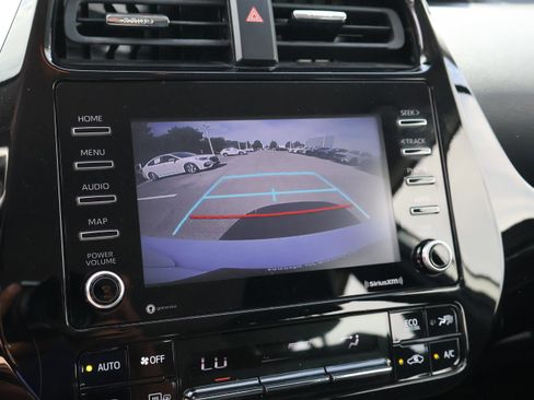 Used 2021 Toyota Prius L Eco FWD image 25