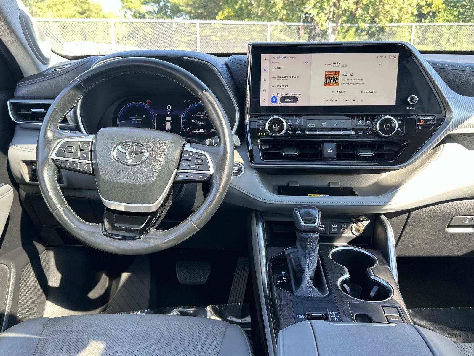 Used 2023 Toyota Highlander Platinum FWD image 17