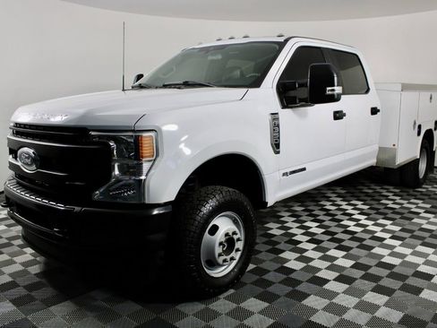 Used 2022 Ford F350 XL w/ Power Equipment Group image 4