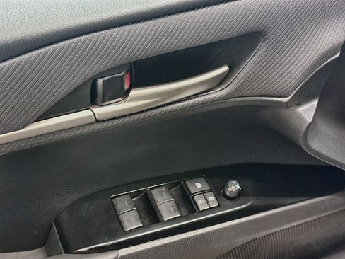 Used 2025 Toyota Camry SE FWD image 15