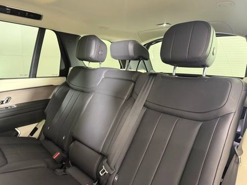 Used 2023 Land Rover Range Rover Long Wheelbase SE image 24