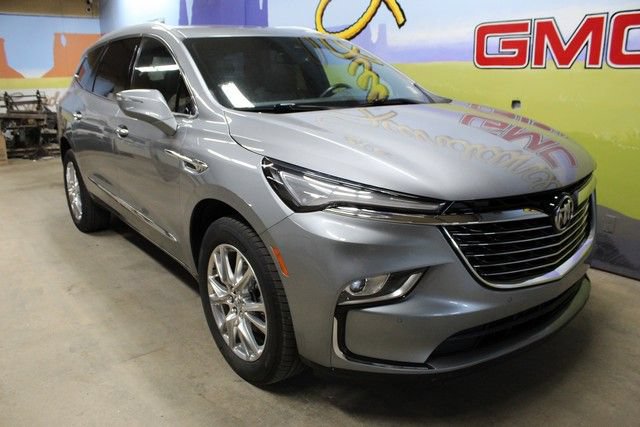 Used 2023 Buick Enclave Essence w/ Experience Buick Package FWD image 4