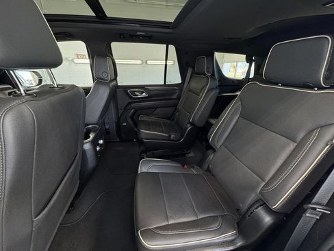 Used 2024 GMC Yukon SLT w/ SLT Luxury Package AWD/4WD image 22
