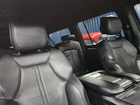 Used 2023 Jeep Wagoneer L Series II image 16