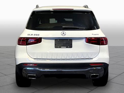 New 2026 Mercedes-Benz GLB 250 4MATIC image 4