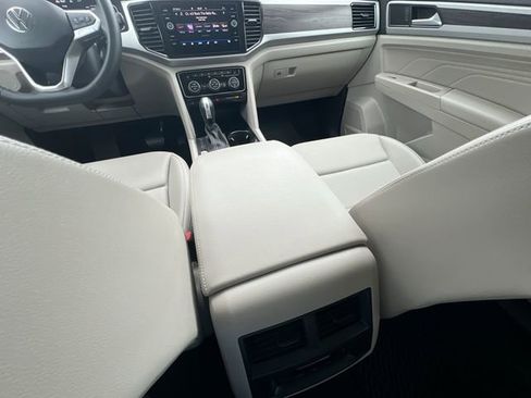 Certified 2022 Volkswagen Atlas SE w/ Panoramic Sunroof Package image 20