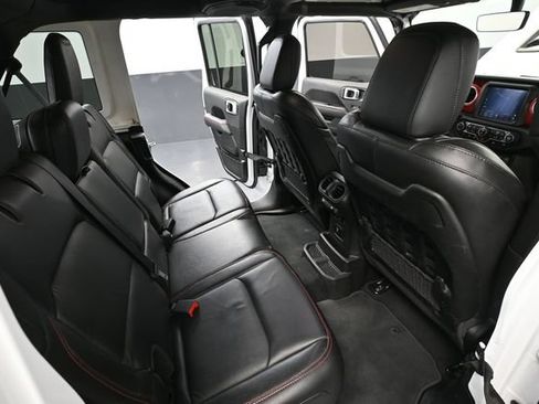 Used 2022 Jeep Wrangler Unlimited Rubicon w/ Cold Weather Group AWD/4WD image 41