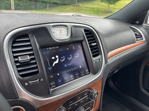Used 2018 Chrysler 300 C w/ Safetytec Plus Group RWD image 23