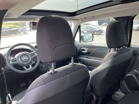 Used 2023 Jeep Renegade Altitude w/ Sun/Sound Group AWD/4WD image 12