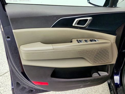Used 2025 Kia Carnival FWD image 10