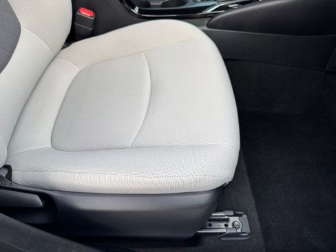 Used 2021 Toyota Corolla LE image 29