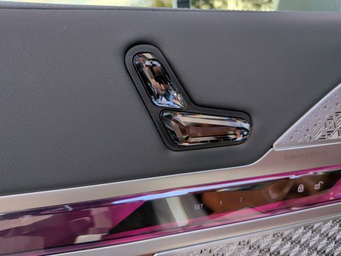 Certified 2023 BMW 760i xDrive w/ Executive Package image 26