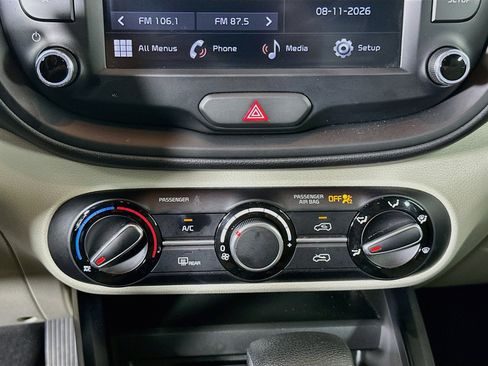 Used 2025 Kia Soul LX w/ LX Technology Package FWD image 23