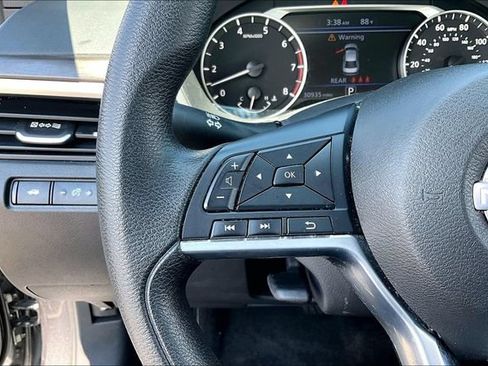 Used 2025 Nissan Altima 2.5 SV FWD image 11
