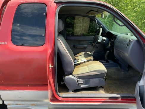 Used 2000 Toyota Tacoma PreRunner w/ Value Pkg RWD image 16
