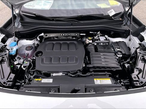 New 2026 Volkswagen Tiguan SE image 16