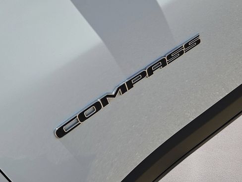 Used 2025 Jeep Compass Limited AWD/4WD image 11
